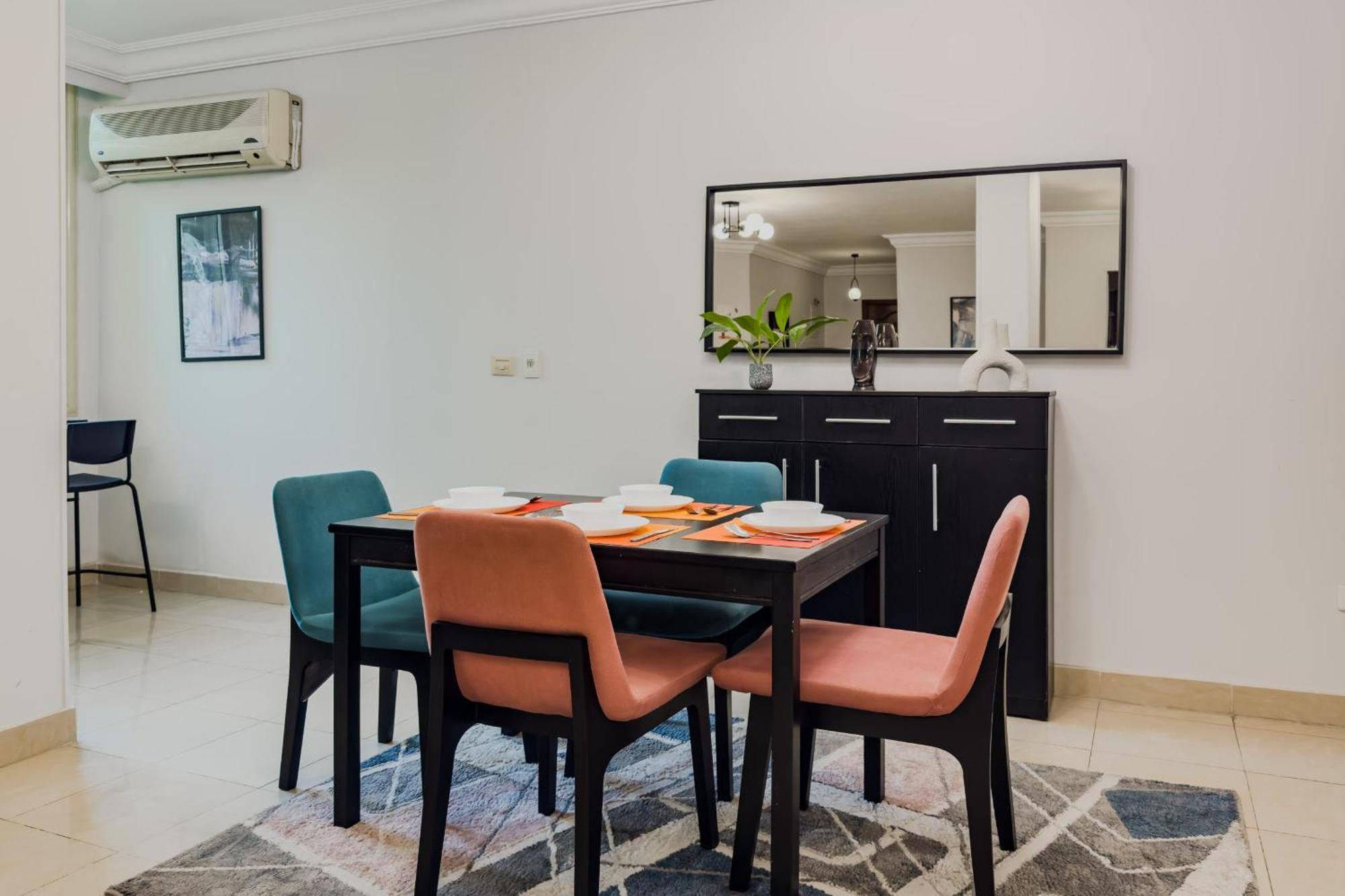 Distinct & Decent 2 Bdr Apt Steps From Nightlife And Airport Kairo Exterior foto